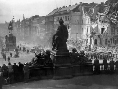 Foto: Wenzelsplatz 1945 - Bild: čtk