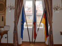Foto: Fahnen der EU, Tschechiens und Deutschlands - Bild: LE/tra