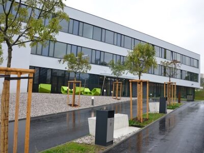 Foto: Neues Gebäude des Österreichischen Gymnasiums Prag - Bild: LE/tra