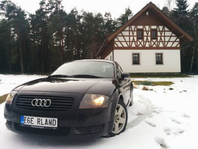 Foto: Auto mit Kennzeichen "E6erland" - Bild: Richard Šulko