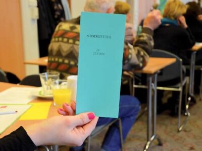 Foto: Stimmzettel bei der LV-Frühajhrstagung 2016 - Bild: LE/tra