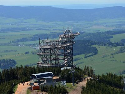 Foto: Skywalk Niedermohrau - Bild: Wikimedia/Petr Štefek, Stezka v oblacich, CC BY 3.0