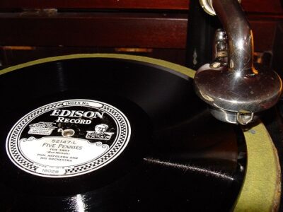 Foto: Diamond Disc Phonograph - Bild: ommons/Norman Bruderhofer, CC BY-SA 2.5