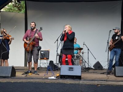 Foto: Auftritt der Band Hrochansony in Prag - Bild: LE/tra