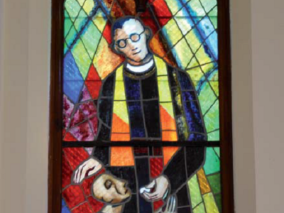 Foto: Kirchenfenster zu Ehren Engelmar Unzeitigs - Bild: Markus Bauer