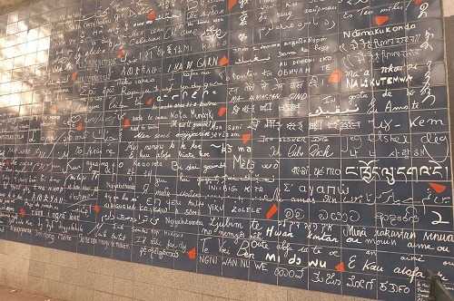 Foto: "Ich liebe Dich"-Wand in Paris - Bild: Commons/Berlinuno, CC BY-SA 4.0