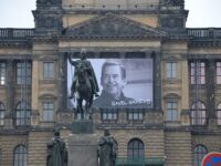 Foto; Plakat "Havel für immer" am Nationalmuseum am 17.11.2014 - Bild: LE/tra