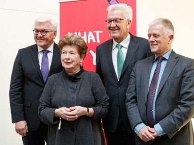 Foto: Gruppenbild Bundesaußenminister Frank-Walter Steinmeier, Baden-Württembergs Ministerpräsident Winfried Kretschmann, Stuttgarts Oberbürgermeister Fritz Kuhn und ifa-Präsidentin Ursula Seiler-Albring - Bild: Björn Hänssler/bopicture