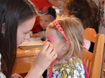 Foto: Schminken beim Kindertag - Foto: LE/Felix Zilke