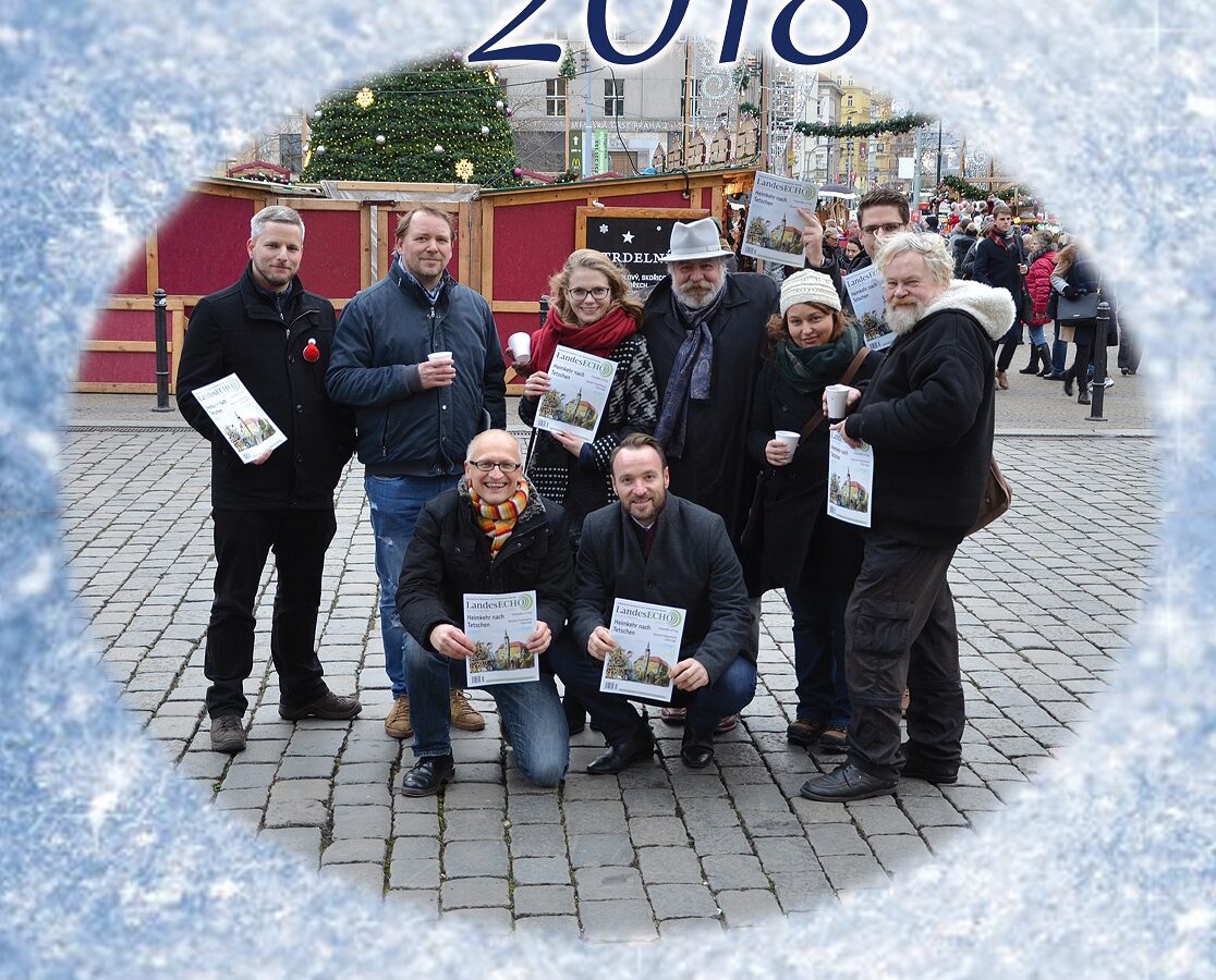 Foto: Neujahrsgruß mit Redaktionsmitgliedern, Mitarbeitern und Freunden - Bild: LE/Simon Römer