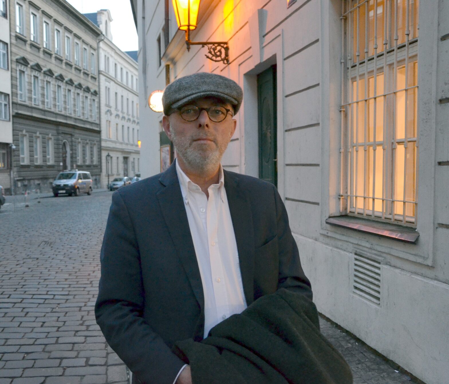 Foto: Jean Boué vor dem Prager Kino Ponrepo - Bild: LE/David Josiger