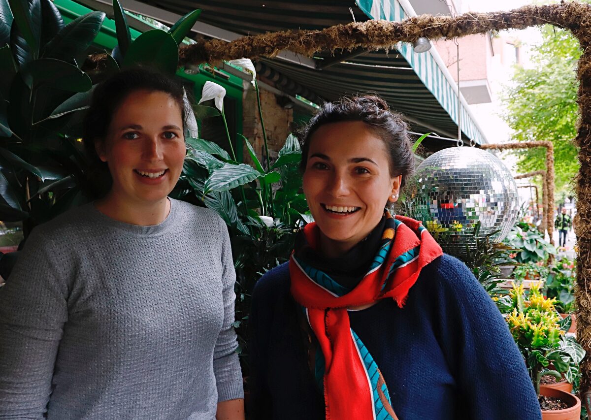 Giuanna Beeli und Kasia Siemasz von der der JEV (Jugend Europäischer Volksgruppen) beim LandesEcho-Gespräch in Berlin / Peggy Lohse