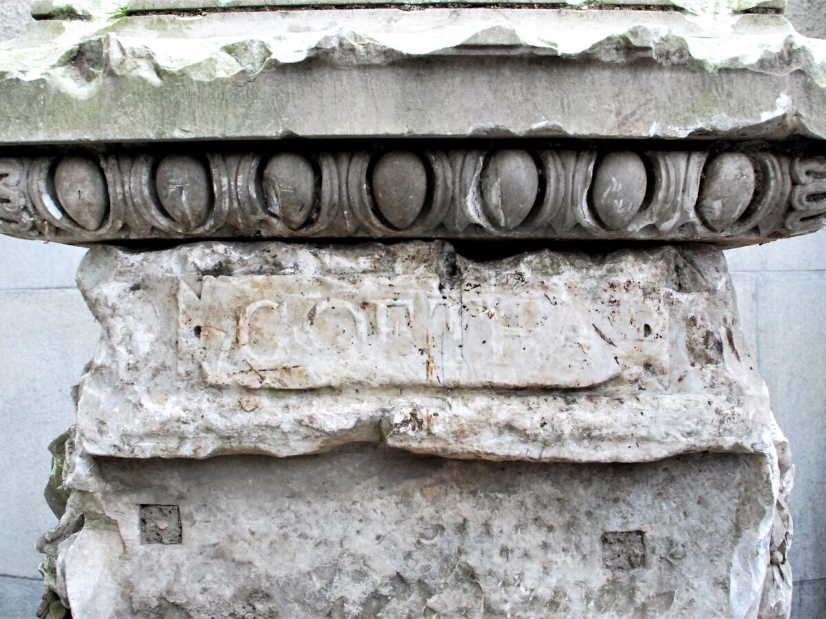 Detail des berüchtigten Goethe-Sockels / Foto: Tomáš Moravec/Goethe-Institut Prag