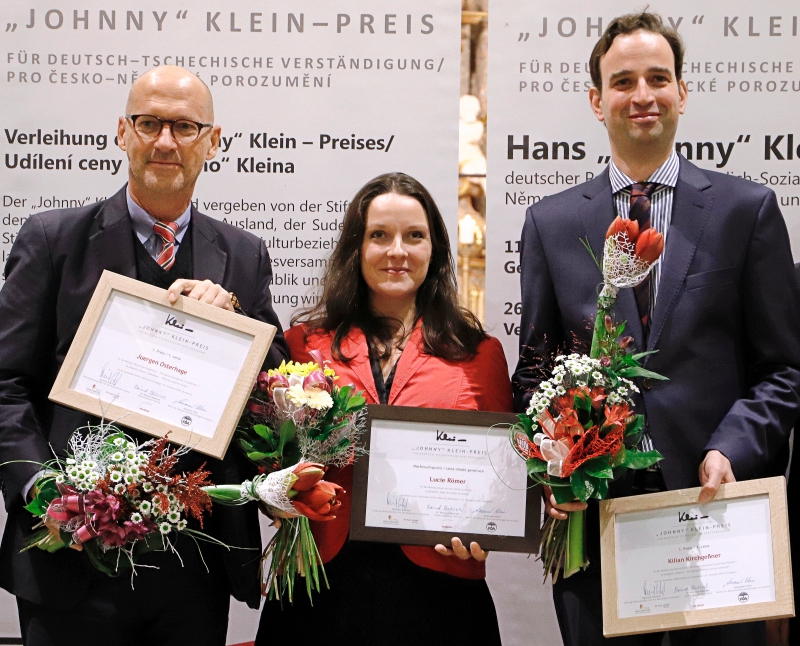 Jürgen Osterhage, Lucie Römer und Kilian Kirchgeßner (v.l.n.r.): die drei stolzen Gewinner der „Johnny“ Klein-Preise / Foto: Peggy Lohse