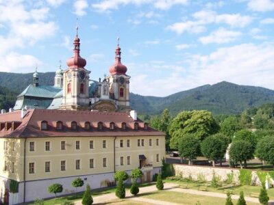 Die barocke Kirche Maria Heimsuchung prägt das Bild des Ortes und der ganzen Region. / Foto: Peggy Lohse