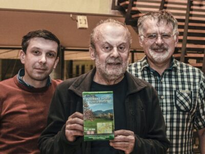 Die Autoren Jan Heinzl und Otokar Simm sowie Kartograph Jan Prášil (von links) präsentieren stolz die neue Karte, Foto: Jan Škvára