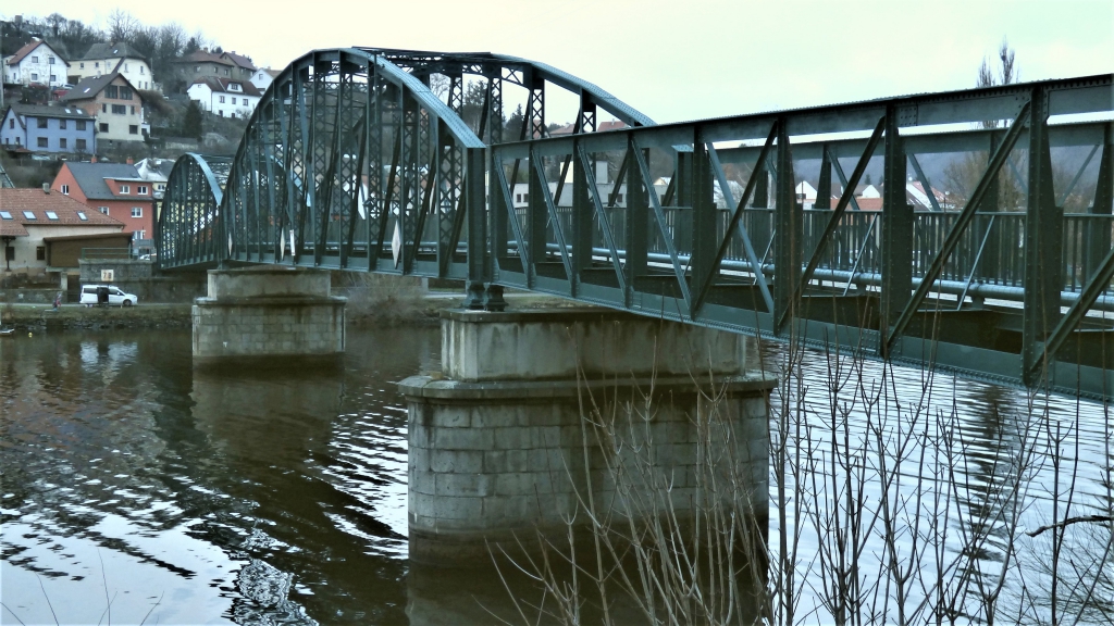 Dank seiner Stahlbrücke als Filmkulisse ist Davle in der Welt berühmt geworden. / Foto: Jiří Bernard