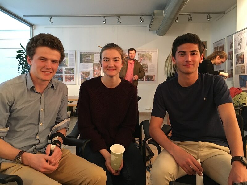 Debattieren über die Minderheitenfrage: Benjamin Coelhogaspar, Maëlle Broustal und Kélian Rabah vom Lyoner INSA (v.r.n.l.). Foto: Friederike Aschhoff