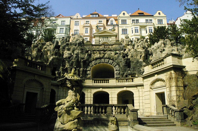 Die künstliche Grotte im Havlíček-Park, Foto: Friederike Aschhoff