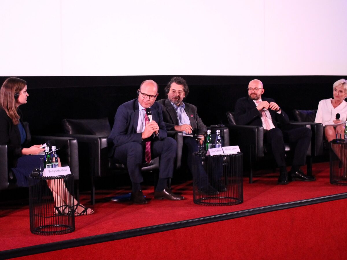 Bei der Podiumsdikussion zur Eröffnung der Deutsch-Polnischen Medientage sprachen (v.l.) Oliver Schenk, Europaminister und Chef der Staatskanzlei des Freistaates Sachsen, Maciej Zathey, Direktor des Instituts für Territoriale Entwicklung in Breslau und Thomas Kralinski, Bevollmächtigter des Landes Brandenburg beim Bund und für Medien und Internationale Beziehungen. Foto: Rudolf Urban/Wochenblatt.pl