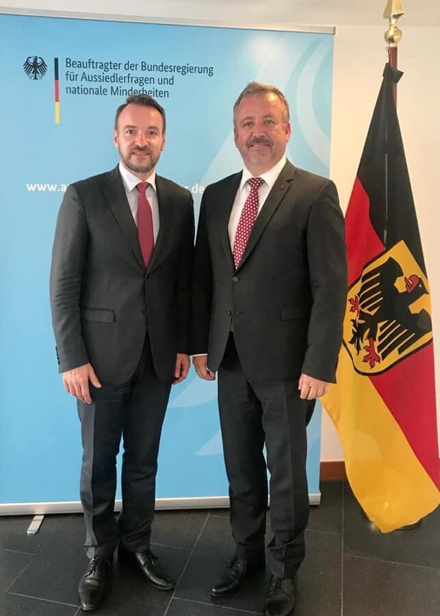 Martin Dzingel (links) mit Bernd Fabritius - Foto: Bundesministerium des Innern