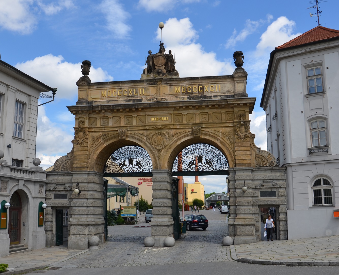 Das Tor der Pilsner Urquell-Brauerei in Pilsen - Foto: Tomáš Randýsek