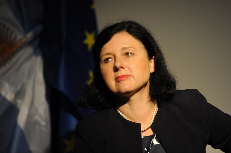 Věra Jourová wird auch künftig in der EU-Kommission vertreten sein, Foto: ČTK/EFE/Enrique García Medina