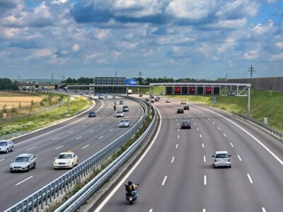 Bundesautobahn 9 bei Garching - Foto: Von Rl91 - Eigenes Werk, CC BY-SA 3.0, https://commons.wikimedia.org/w/index.php?curid=4591786
