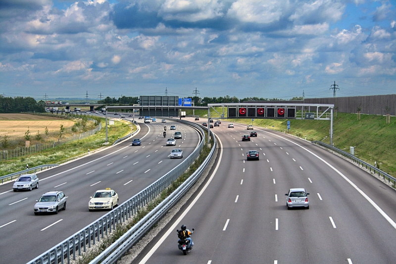 Bundesautobahn 9 bei Garching - Foto: Von Rl91 - Eigenes Werk, CC BY-SA 3.0, https://commons.wikimedia.org/w/index.php?curid=4591786