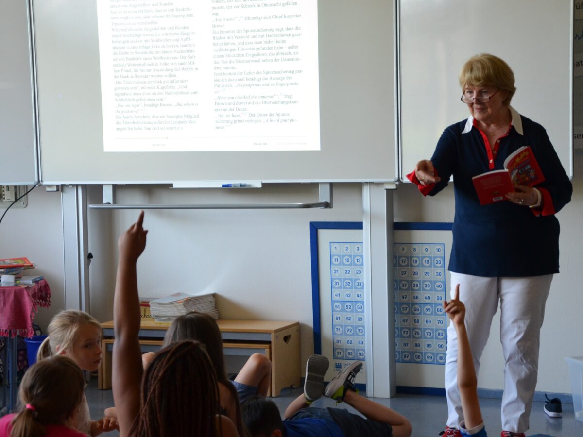 Ursel Scheffler bei ihrer Lesung in Prag - Foto: Tomáš Randýsek