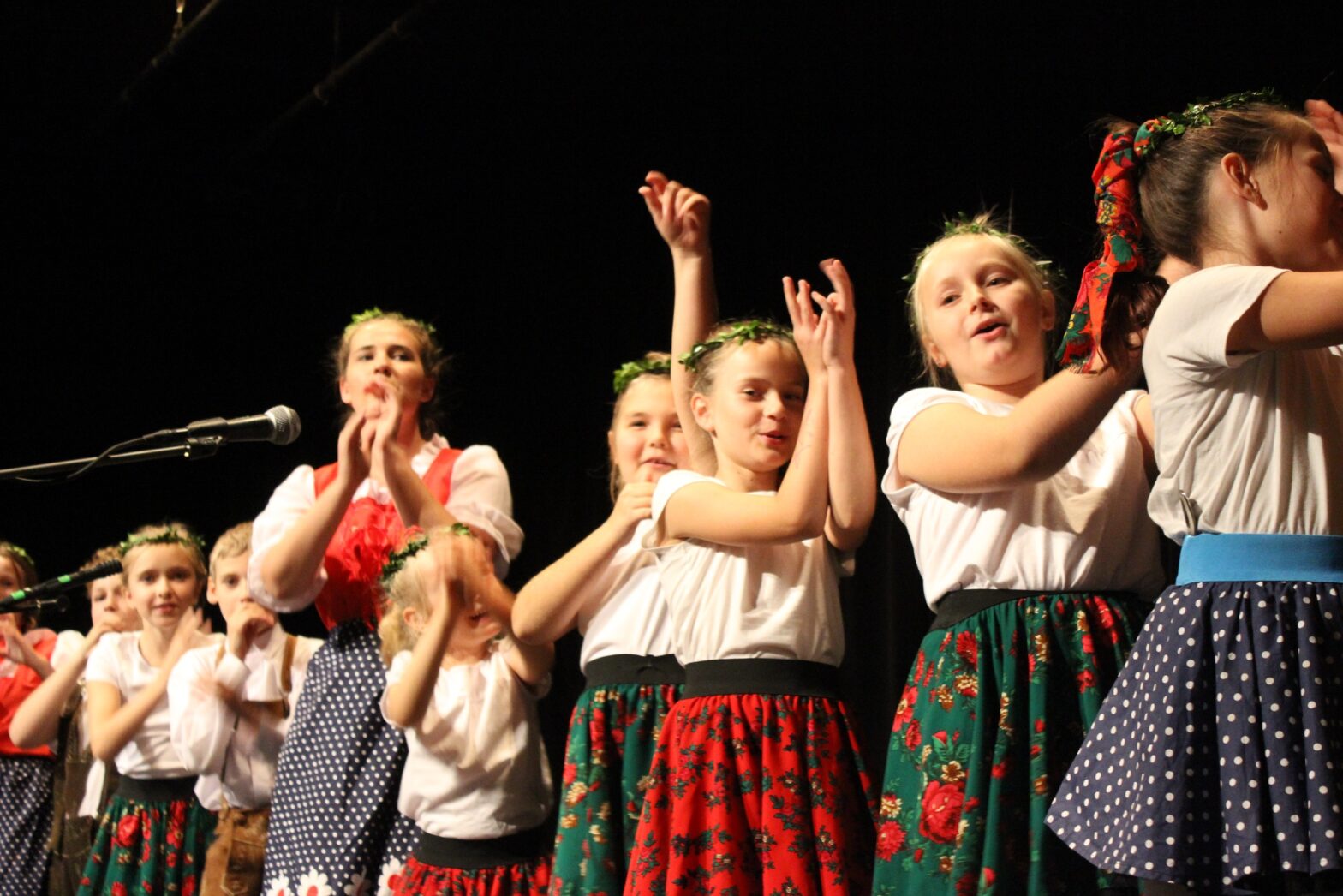 "Kinder wollen lustig sein" - Auftritt der Kindergruppe der Gemeinschaft schlesisch-deutscher Freunde im Hultschiner Ländchen - Foto: Manuel Rommel