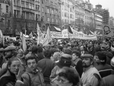 Proteste in Prag 1989 - Foto: Josef Šrámek ml., 1989 sametova revoluce 12, CC BY 4.0