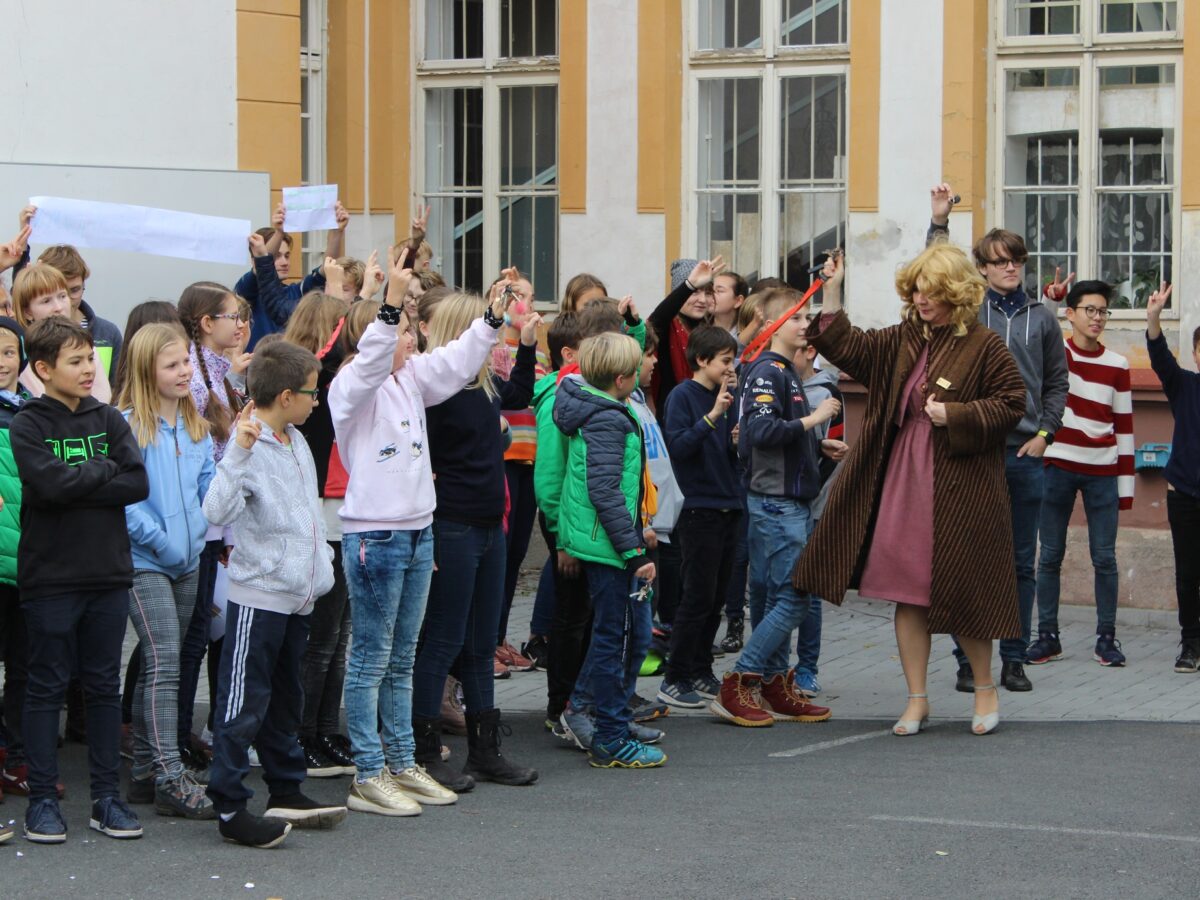 Mit einem Escape-Game reisten die Schüler des Thomas-Mann-Gymnasiums in das Jahr 1989 und erlebten am Ende die Samtene Revolution - Foto: Manuel Rommel