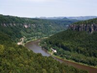 Das Elbetal bei Tetschen gehört zu den Landsschaftsschutzgebieten in Tschechien - Foto: che, Labe udoli, CC BY-SA 2.5