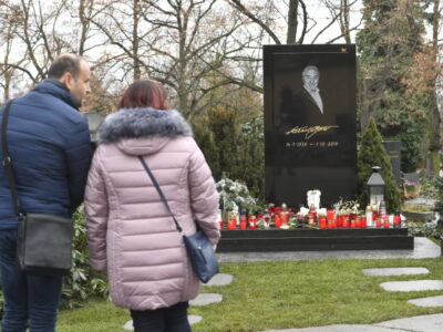 Das Grab von Karel Gott auf dem Prager Friedhof Malvazinky im Stadtteil Smíchov, Foto: ČTK/Šimánek Vít