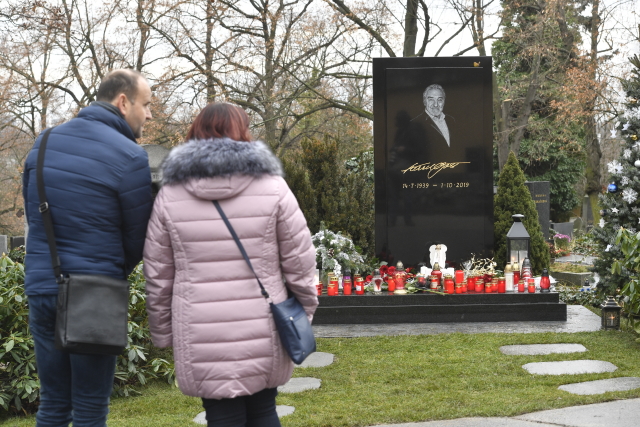 Das Grab von Karel Gott auf dem Prager Friedhof Malvazinky im Stadtteil Smíchov, Foto: ČTK/Šimánek Vít