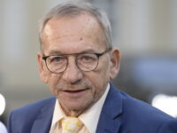 Senatspräsident Jaroslav Kubera (ODS) galt als einer der bedeutendsten Politiker Tschechiens, nun ist er überraschend im Alter von 72 Jahren gestorben. - Foto: ČTK