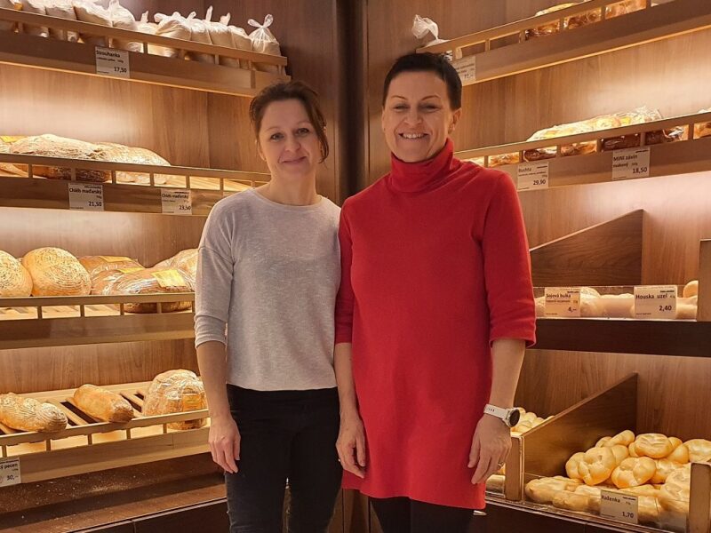 Naďa Kremserová und ihre Schwester Ivana Kamrádová (v.l.) haben das Familienunternehmen 2014 von ihrem Vater übernommen - Foto: Rene Kamrád/AZPEK