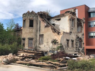 Der erste Teil der Zerstörung erfolgt im Mai. Nun ist von der Neysseburg nichts mehr da. Foto: Stadt Jablonec