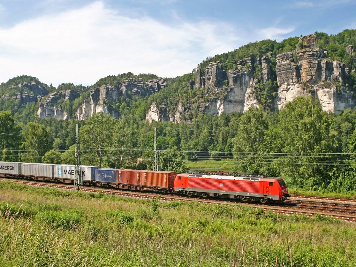 DB Cargo im Elbtal - Foto: Deutsche Bahn AG/ Kai-Michael Neuhold