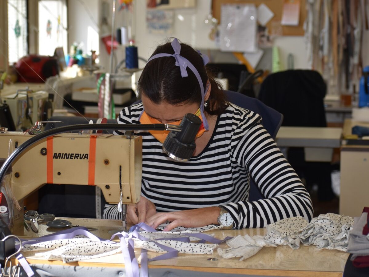 Über Nacht entstanden in der Reichenberger Region Schutzmaskenmanufakturen - Foto: Archiv Liberecký kraj/Jakub Kabeš