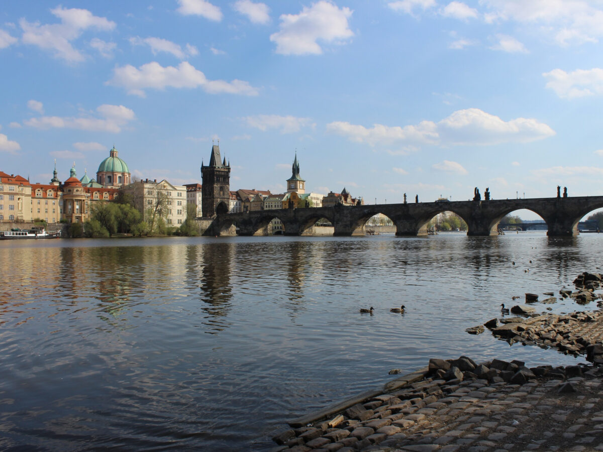 Die Karlsbrücke - eine der ältesten Steinbrücken in Europa - Foto: Manuel Rommel