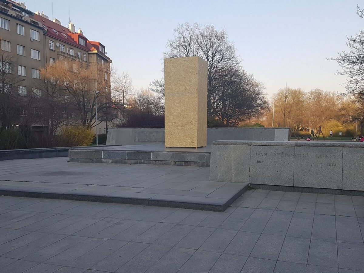 Fast 40 Jahre lang stand das Denkmal zu Ehren von Iwan Stepanowitsch Konew in Bubeneč, nun ist es entfernt worden - Foto: Manuel Rommel