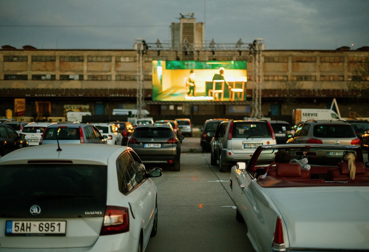 Art Parking am Prager Güterbahnhof Žižkov zeigt Filme, Theateraufführungen und Konzerte - Foto: Art Parking/Jan Hromadko