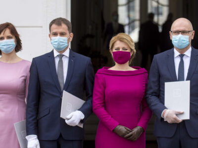 Die slowakische Präsidentin Zuzana Čaputová (2.v.r.) nach Ernennung der neuen slowakischen Regierung und des neuen Premierministers Igor Matovič (2.v.l.) Ende März 2020. Foto: ČTK/Mikula Martin