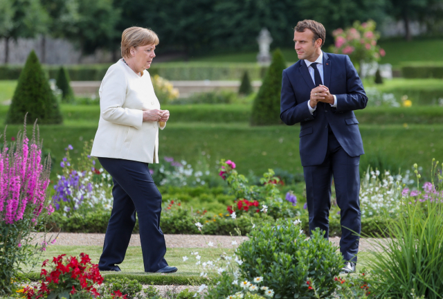 Angela Merkel empfängt Präsident Emmanuel Macron Anfang der Woche auf Schloss Meseberg nördlich von Berlin. Foto: ČTK/ABACA/Pool/ABACA