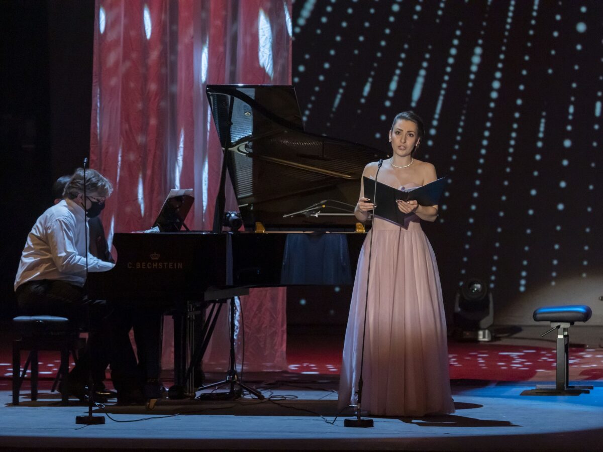 Mit einem Konzert bedankte sich im Juni das Nationaltheater bei Mitarbeitern des Gesundheitswesens. Foto: Staatsoper Prag