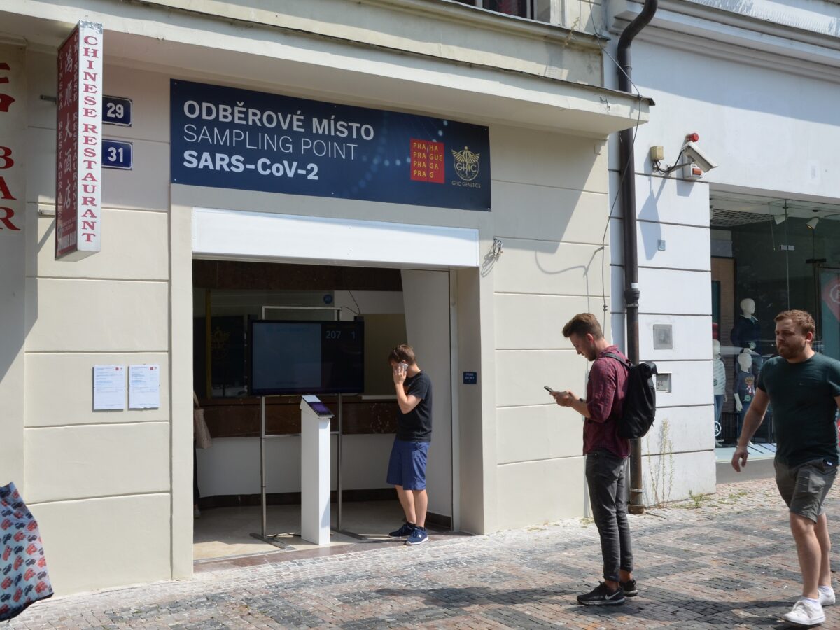 Zentral am Wenzelsplatz kann man sich jetzt auf das Coronavirus testen lassen. Foto: Manuel Rommel