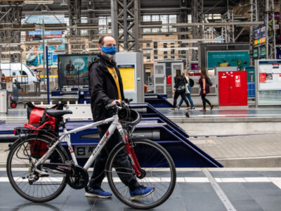 Maskenträger auf dem Bahnhof in Frankfurt. Foto: ČTK/Xinhua/Kevin Voigt