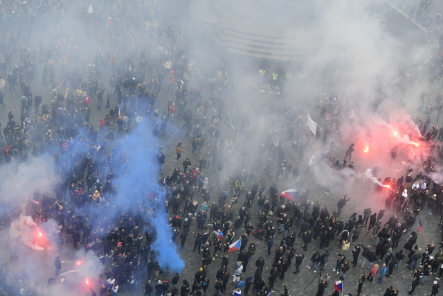 Nach Protesten gegen die Corona-Maßnahmen der tschechischen Regierung kam es zu gewaltsamen Auseinandersetzungen zwischen Demonstranten und Polizei. Foto: ČTK/Vondrouš Roman